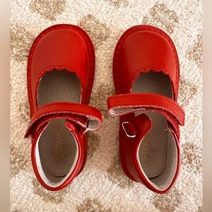 Toddler girls red scalloped Mary Jane dress shoes size 8